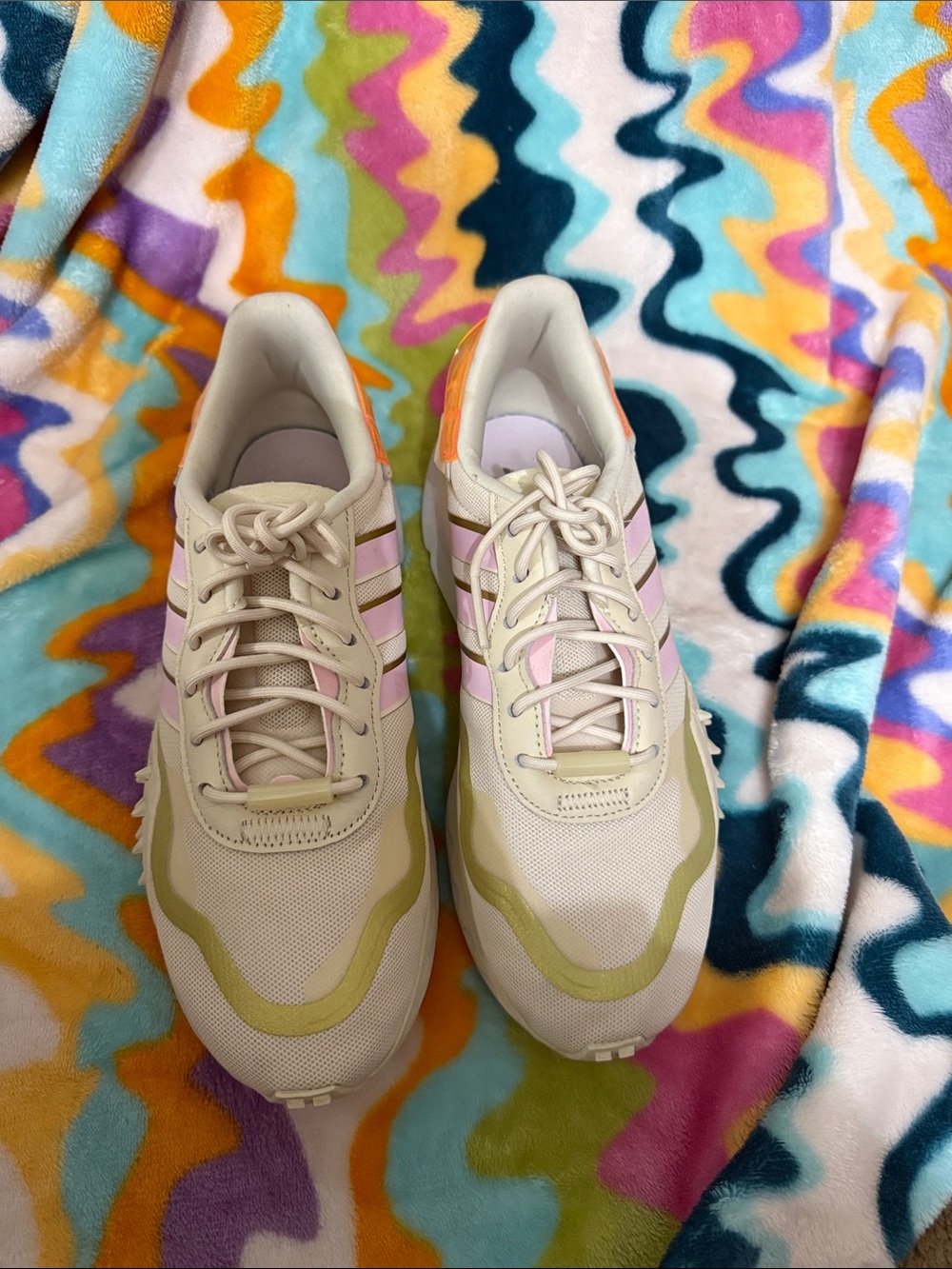 adidas Women’s Cream and Pink Retro Runner Sneakers - Picture 4 of 4